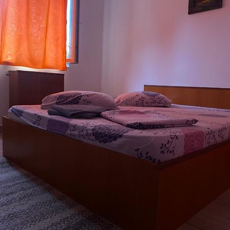 Willa Quiet Garden 1St Floor Bukareszt Zewnętrze zdjęcie